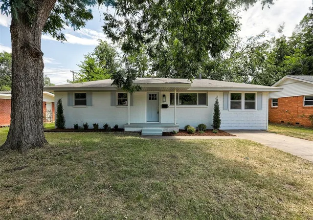 Photo 2 of Single family home for sale at 1712 W Boyd Dr, Norman, OK 73069 | MLS# 1243166 | Listing updated on 2026-09-11