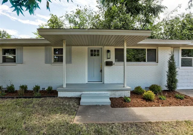 Photo 3 of Single family home for sale at 1712 W Boyd Dr, Norman, OK 73069 | MLS# 1243166 | Listing updated on 2026-09-11