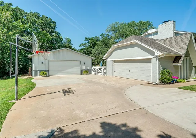 Photo 2 of Single family home for sale at 1644 Red Fox Rd, Edmond, OK 73034 | MLS# 1243233 | Listing updated on 2026-09-16