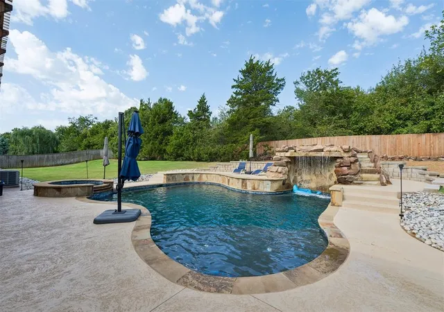 Photo 2 of Single family home for sale at 3917 Sherwood Green Ln, Edmond, OK 73034 | MLS# 1243237 | Listing updated on 2026-09-14