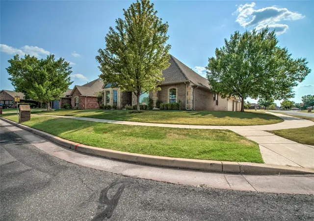 Photo 2 of Sale Pending at 4712 Nw 157th Terrace, Edmond, OK 73013 | MLS# 1243359 | Listing updated on 2026-09-14