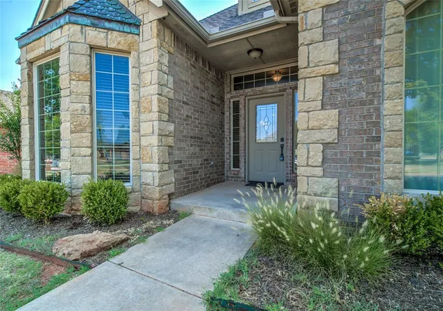 Photo 3 of Sale Pending at 4712 NW 157th Terrace, Edmond, OK 73013 | MLS# 1243359 | Listing updated on 2026-09-14