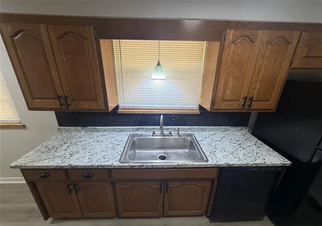 Photo 4 of Sale Pending at 2009 S Rankin St, Edmond, OK 73013 | MLS# 1243470 | Listing updated on 2026-09-22