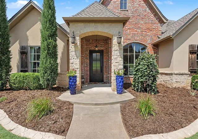 Photo 4 of Sale Pending at 1317 Autumn Crk Dr, Edmond, OK 73003 | MLS# 1243538 | Listing updated on 2026-09-08