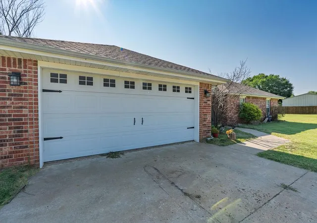 Photo 3 of Single family home for sale at 5505 Capricorn, Shawnee, OK 74804 | MLS# 1243752 | Listing updated on 2026-09-11