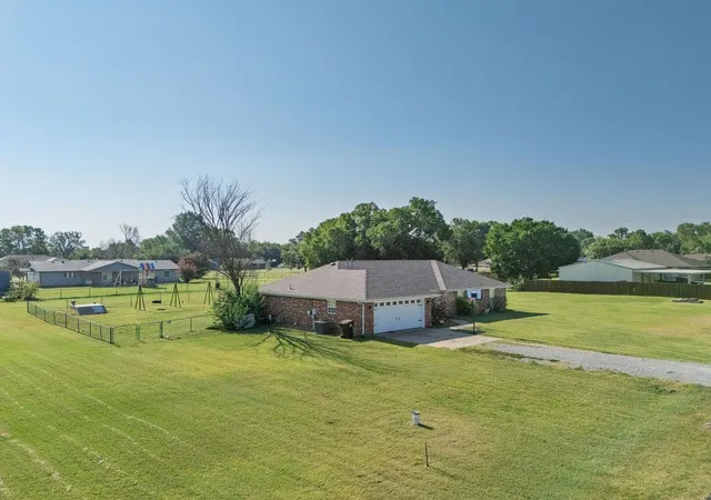 Photo 3 of Single family home for sale at 5505 Capricorn, Shawnee, OK 74804 | MLS# 1243752 | Listing updated on 2026-09-11