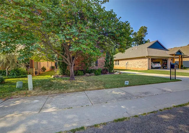 Photo 3 of Single family home for sale at 2116 Turtle Crk Dr, Norman, OK 73071 | MLS# 1243810 | Listing updated on 2026-09-13