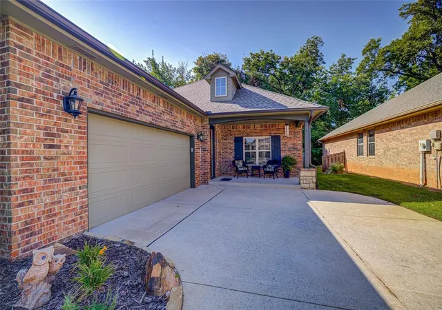 Photo 3 of Single family home for sale at 2116 Turtle Crk Dr, Norman, OK 73071 | MLS# 1243810 | Listing updated on 2026-09-13