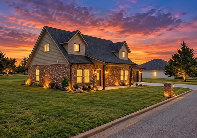 Photo 2 of Single family home for sale at 1801 Fairway Dr, Guthrie, OK 73044 | MLS# 1243844 | Listing updated on 2026-09-14