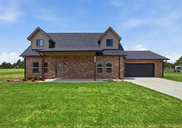 Photo 3 of Single family home for sale at 1801 Fairway Dr, Guthrie, OK 73044 | MLS# 1243844 | Listing updated on 2026-09-14