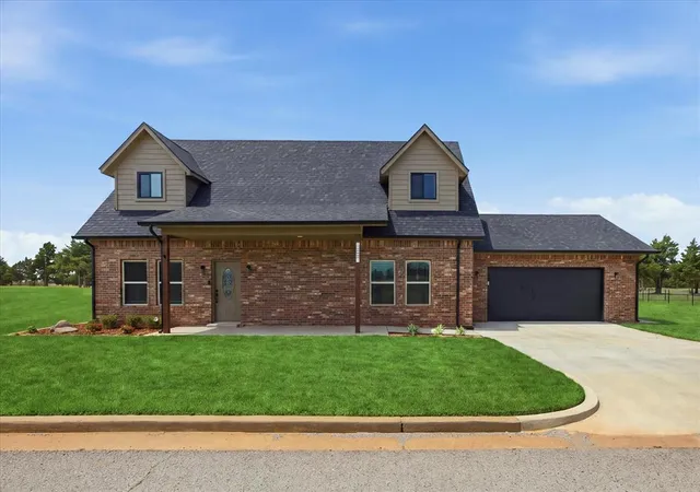 Photo 3 of Single family home for sale at 1801 Fairway Dr, Guthrie, OK 73044 | MLS# 1243844 | Listing updated on 2026-10-05
