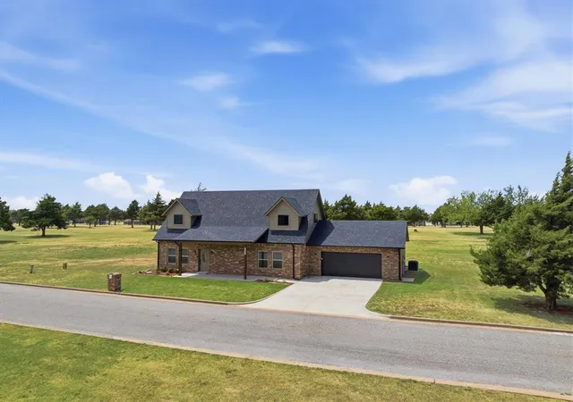 Photo 4 of Single family home for sale at 1801 Fairway Dr, Guthrie, OK 73044 | MLS# 1243844 | Listing updated on 2026-10-05