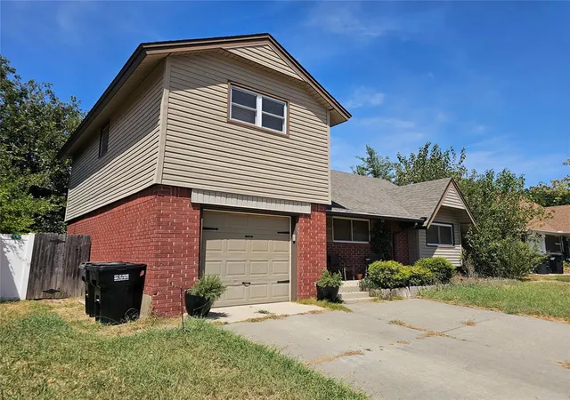 Photo 1 of Single family home for sale at 121 Sw 16th Street, Moore, OK 73160 | MLS# 1243922 | Listing updated on 2026-09-14