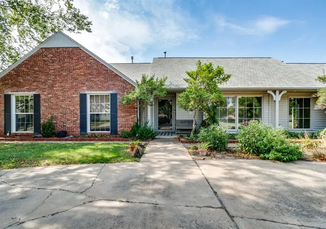 Photo 1 of Sale Pending at 2924 Cornwall Pl, Oklahoma City, OK 73120 | MLS# 1244137 | Listing updated on 2026-09-12