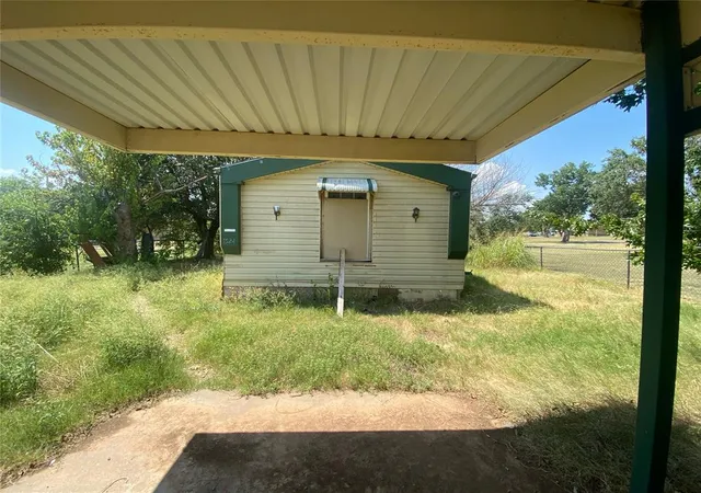 Photo 2 of Single family home for sale at 1524 Sw Georgia Ave, Lawton, OK 73501 | MLS# 1244166 | Listing updated on 2026-09-11