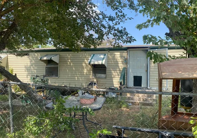 Photo 3 of Single family home for sale at 1524 Sw Georgia Ave, Lawton, OK 73501 | MLS# 1244166 | Listing updated on 2026-09-11