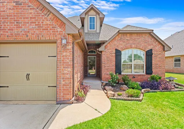 Photo 2 of Single family home for sale at 4924 Champlain Pl, Edmond, OK 73025 | MLS# 1244227 | Listing updated on 2026-09-14