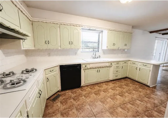 Photo 4 of Single family home for sale at 7912 Duane Dr, Oklahoma City, OK 73132 | MLS# 1244244 | Listing updated on 2026-09-15