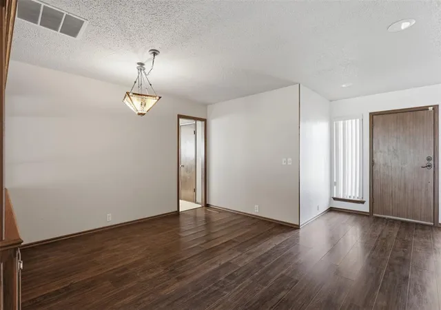Photo 3 of Sale Pending at 10337 Kendal Ave, Yukon, OK 73099 | MLS# 1244337 | Listing updated on 2026-09-19