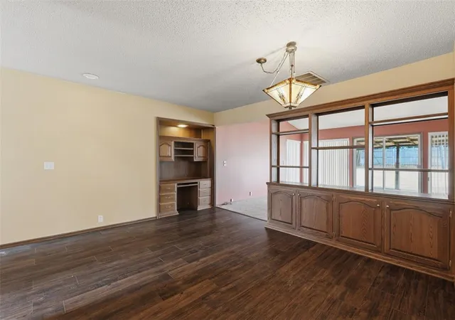Photo 4 of Sale Pending at 10337 Kendal Ave, Yukon, OK 73099 | MLS# 1244337 | Listing updated on 2026-09-19