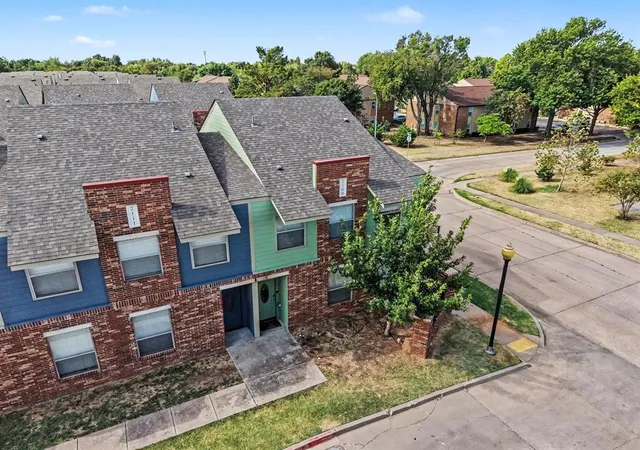 Photo 3 of Townhouse for sale at 2109 Houston St, Norman, OK 73071 | MLS# 1244431 | Listing updated on 2026-09-22