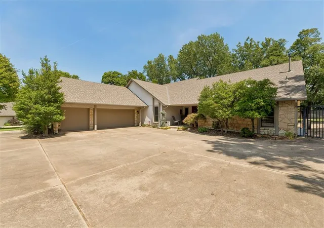 Photo 3 of Single family home for sale at 2008 Mistletoe Ct, Edmond, OK 73034 | MLS# 1244545 | Listing updated on 2026-09-14
