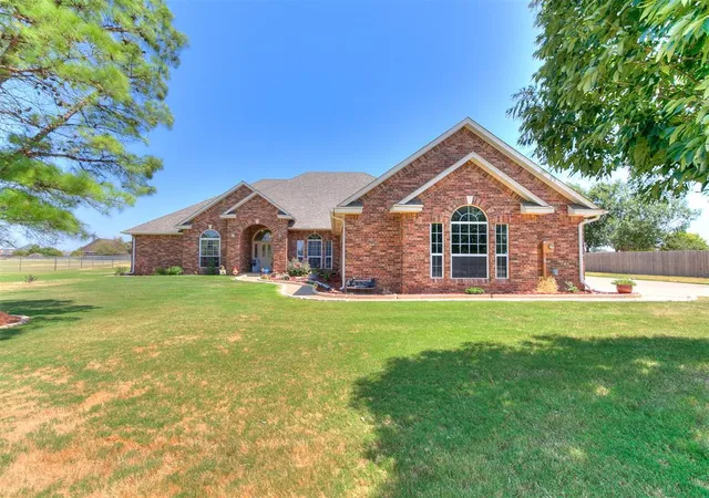 Photo 1 of Sale Pending at 10712 Sundance Dr, Yukon, OK 73099 | MLS# 1244731 | Listing updated on 2026-09-10