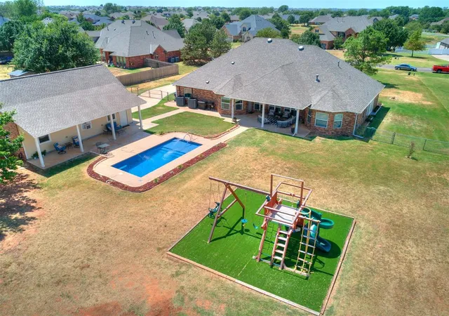 Photo 3 of Sale Pending at 10712 Sundance Dr, Yukon, OK 73099 | MLS# 1244731 | Listing updated on 2026-09-10