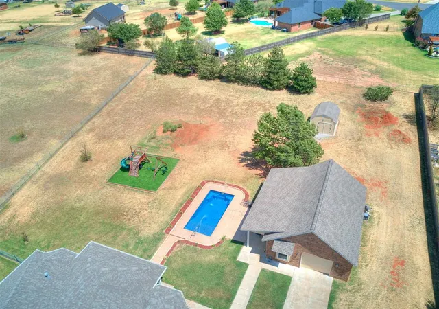Photo 3 of Sale Pending at 10712 Sundance Dr, Yukon, OK 73099 | MLS# 1244731 | Listing updated on 2026-09-10