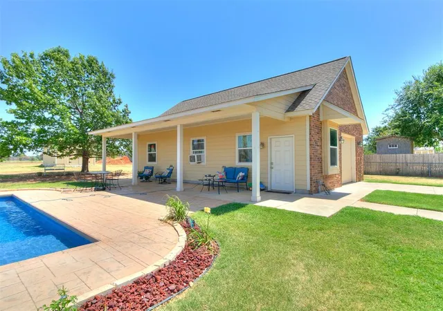 Photo 4 of Sale Pending at 10712 Sundance Dr, Yukon, OK 73099 | MLS# 1244731 | Listing updated on 2026-09-10