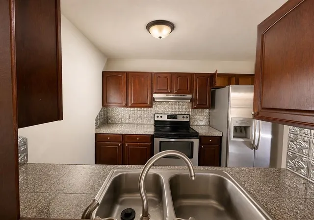 Photo 4 of Single family home for sale at 526 Clover Rd, Moore, OK 73160 | MLS# 1244759 | Listing updated on 2026-09-11