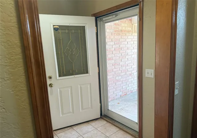Photo 2 of Sale Pending at 5812 Se 9th Street, Oklahoma City, OK 73110 | MLS# 1244877 | Listing updated on 2026-09-12