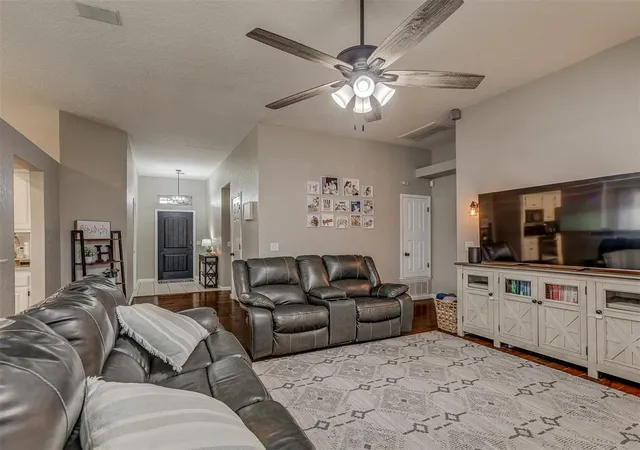 Photo 3 of Single family home for sale at 1617 Pinnacle Ln, Edmond, OK 73003 | MLS# 1244891 | Listing updated on 2026-09-15