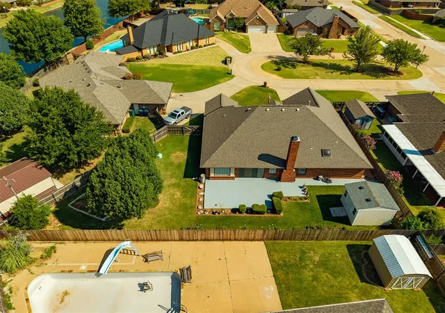 Photo 4 of Single family home for sale at 11221 Kingsgate Dr, Oklahoma City, OK 73170 | MLS# 1244982 | Listing updated on 2026-09-15