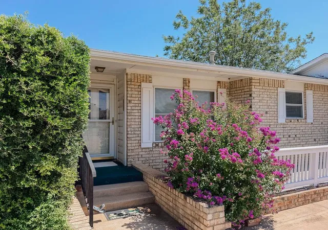 Photo 2 of Single family home for sale at 705 N Stanley St, Hinton, OK 73047 | MLS# 1245045 | Listing updated on 2026-09-15