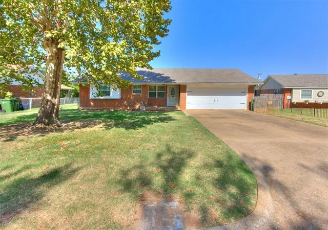 Photo 2 of Sale Pending at 124 N Ranchwood Blvd, Yukon, OK 73099 | MLS# 1245218 | Listing updated on 2026-09-13