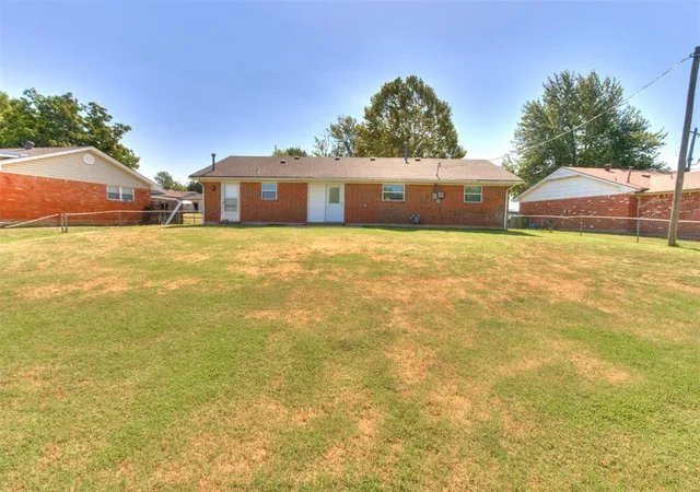 Photo 3 of Sale Pending at 124 N Ranchwood Blvd, Yukon, OK 73099 | MLS# 1245218 | Listing updated on 2026-09-13