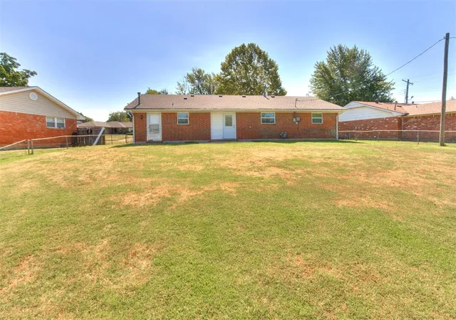 Photo 3 of Sale Pending at 124 N Ranchwood Blvd, Yukon, OK 73099 | MLS# 1245218 | Listing updated on 2026-09-13