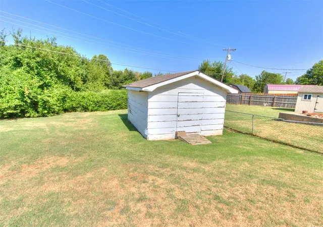 Photo 4 of Sale Pending at 124 N Ranchwood Blvd, Yukon, OK 73099 | MLS# 1245218 | Listing updated on 2026-09-13