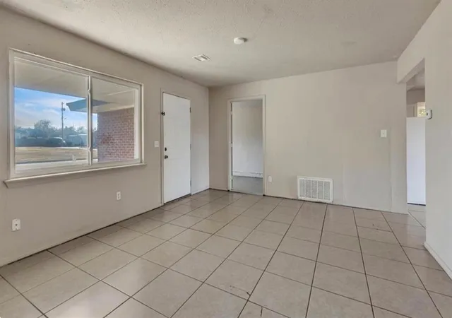 Photo 3 of Sale Pending at 717 Ne 37th Street, Oklahoma City, OK 73105 | MLS# 1245420 | Listing updated on 2026-09-14