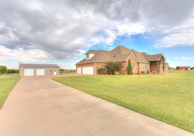 Photo 2 of Single family home for sale at 2901 Fontaine Pl, El Reno, OK 73036 | MLS# 1245485 | Listing updated on 2026-09-12