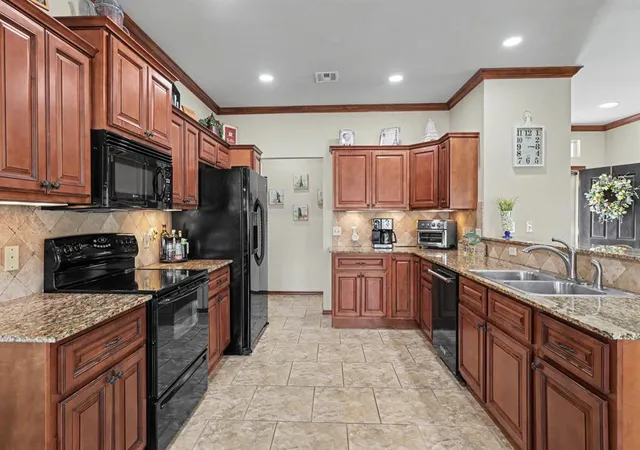 Photo 3 of Sale Pending at 12600 N Rockwell Ave #33, Oklahoma City, OK 73142 | MLS# 1245868 | Listing updated on 2026-09-18