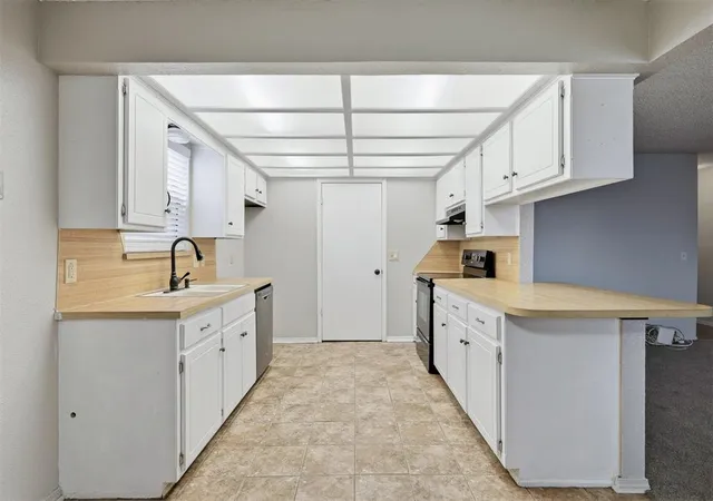 Photo 3 of Single family home for sale at 10444 Fairfax Ln, Yukon, OK 73099 | MLS# 1245891 | Listing updated on 2026-09-13