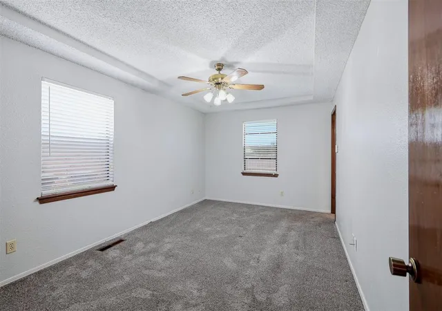 Photo 4 of Sale Pending at 10444 Fairfax Ln, Yukon, OK 73099 | MLS# 1245891 | Listing updated on 2026-09-21