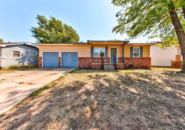 Photo 2 of Single family home for sale at 1501 Dianna Dr, Yukon, OK 73099 | MLS# 1246006 | Listing updated on 2026-09-14