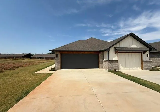 Photo 1 of Townhouse for sale at 541 Wimbledon Rd, Edmond, OK 73003 | MLS# 1246095 | Listing updated on 2026-09-15