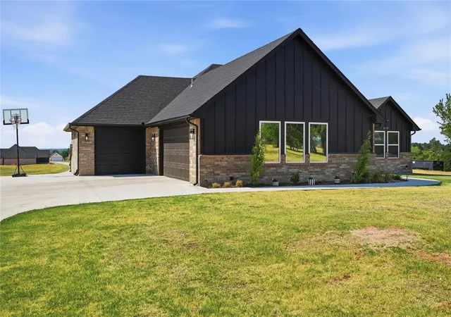 Photo 3 of Single family home for sale at 2439 Wolf Creek Bnd, Blanchard, OK 73010 | MLS# 1246254 | Listing updated on 2026-10-07