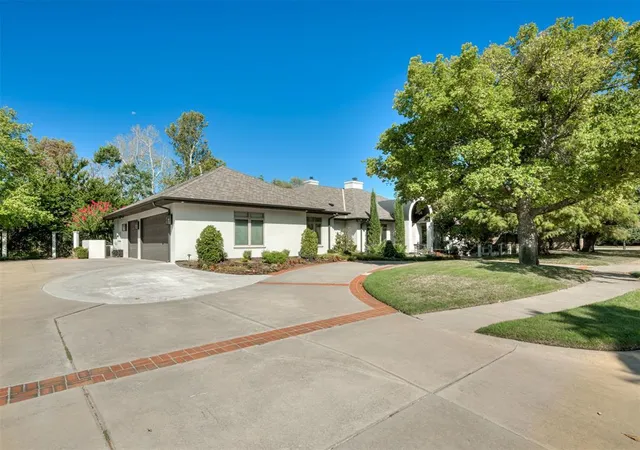 Photo 2 of Mansion for sale at 2808 Castlewood Dr, Norman, OK 73072 | MLS# 1246278 | Listing updated on 2026-09-11