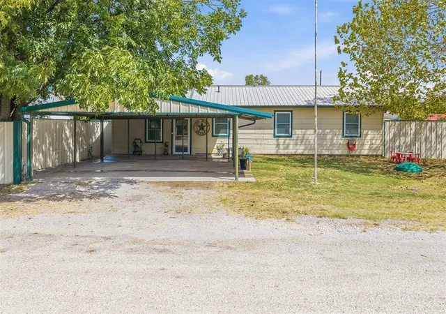 Single family home for sale at 402 W A St, Ringling, OK 73456 | MLS# 1246288