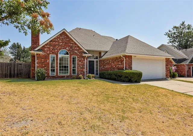 Photo 2 of Single family home for sale at 1209 Salem Ave, Edmond, OK 73003 | MLS# 1246404 | Listing updated on 2026-09-15